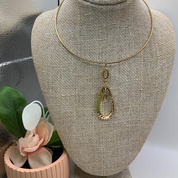 Est. 1946 Gold Tone Collar Dangling Tear Drop Pendant Necklace - Picture 3 of 6